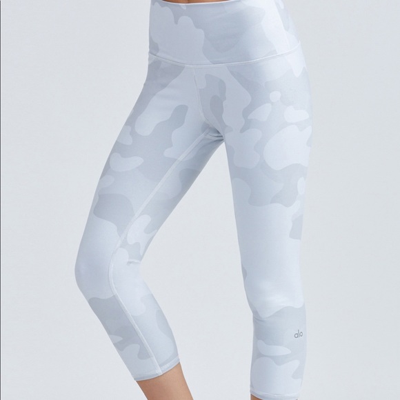 Alo White Camo Airbrush Capri Crop 